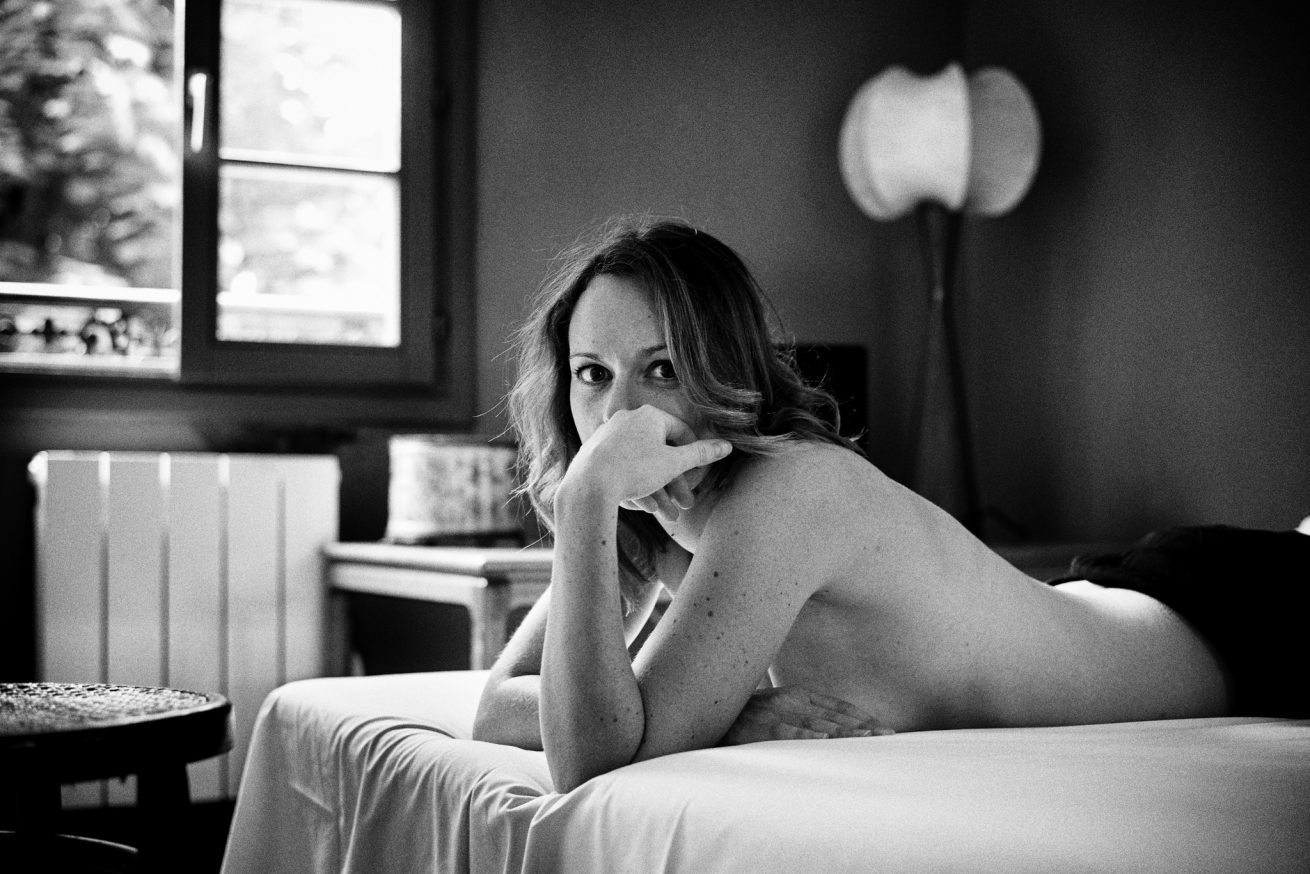 Audrey – glamour sexy underwear nude bed boudoir strasbourg